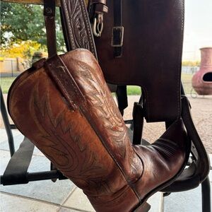 Fabulous Women’s 8.5 Lucchese boots. Beautiful condition